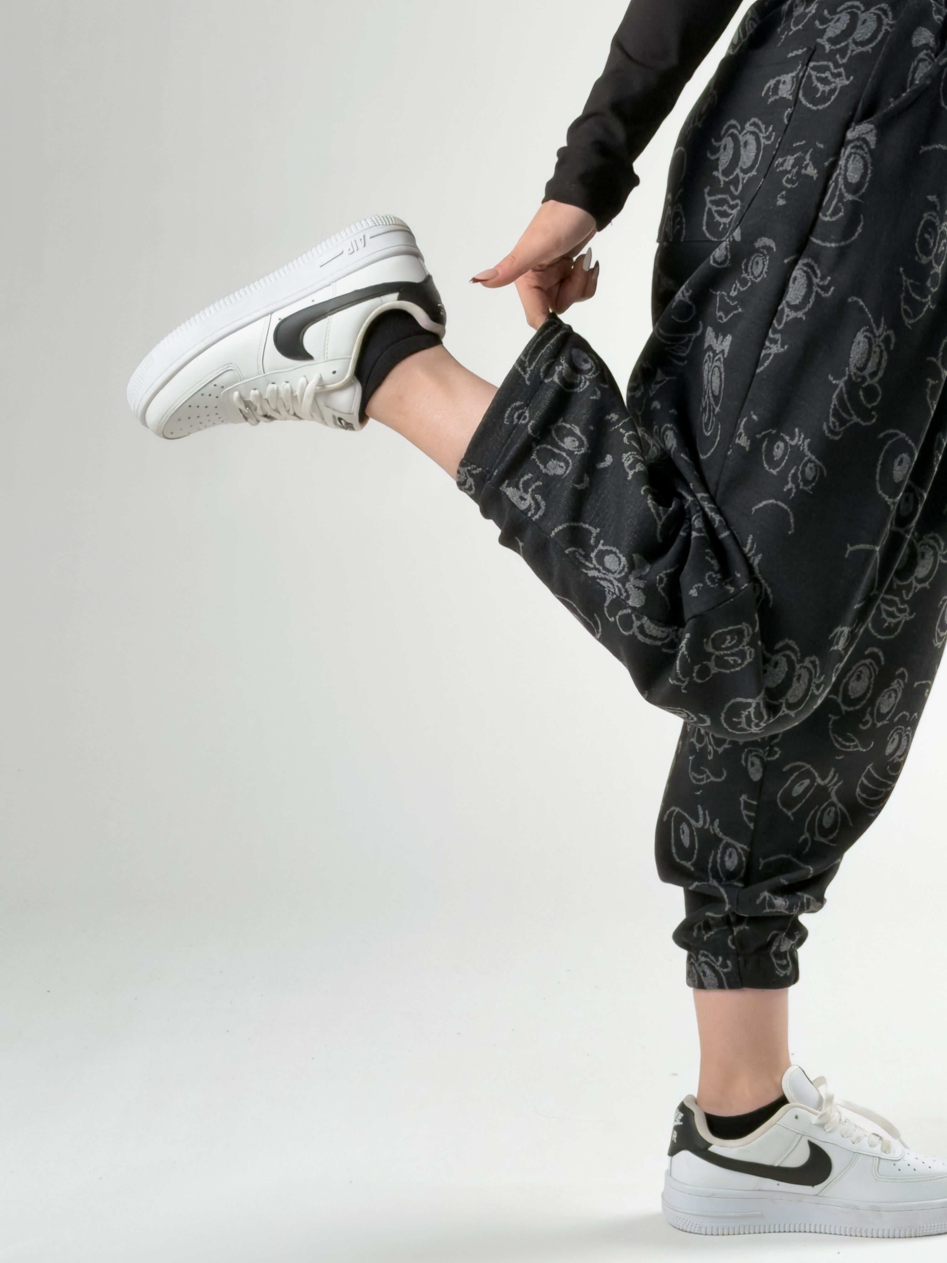 Face Desenli Siyah Pileli Kadın Jogger Pantolon COC2759
