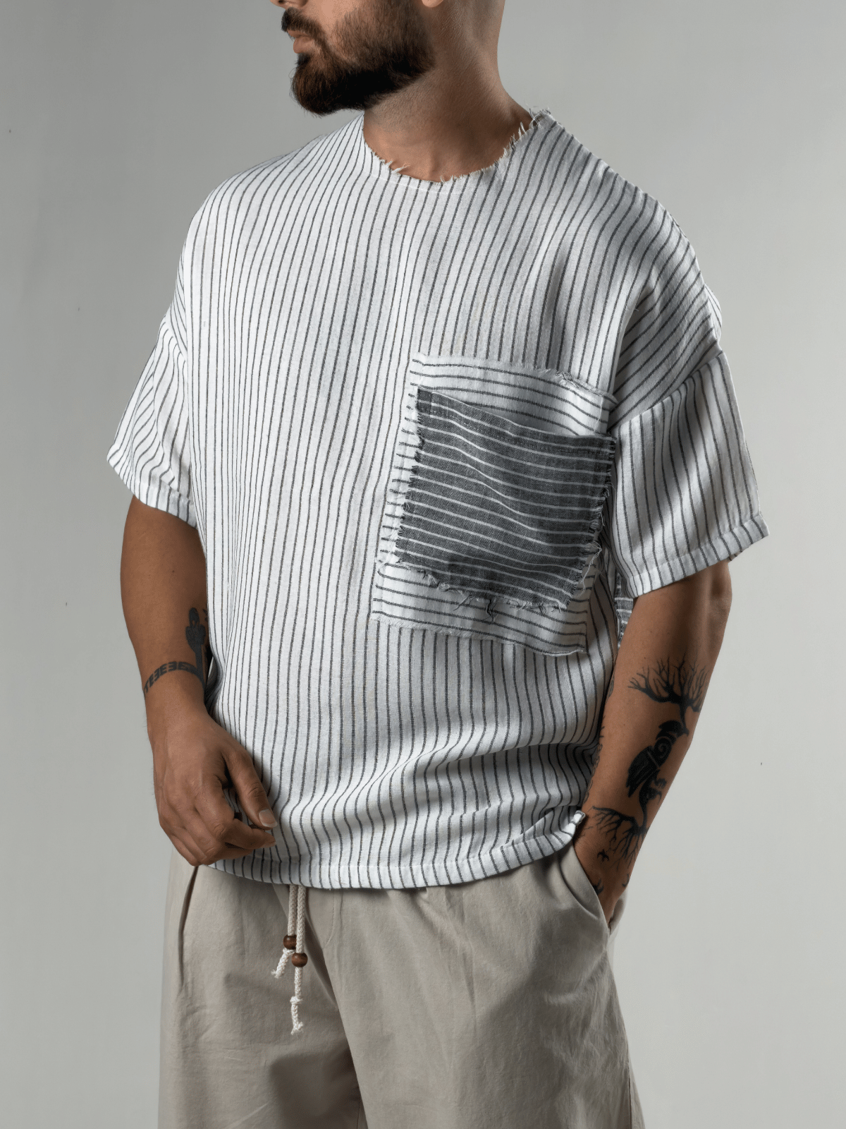Beyaz Çizgili Patch Bohem Erkek T-Shirt COC3279