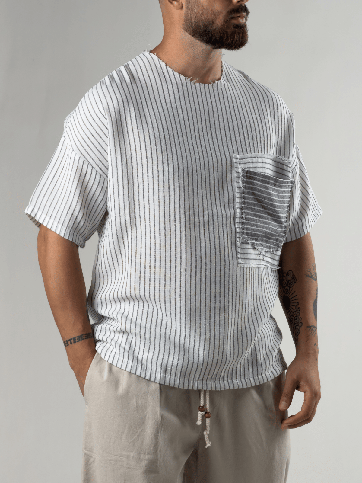 Beyaz Çizgili Patch Bohem Erkek T-Shirt COC3279