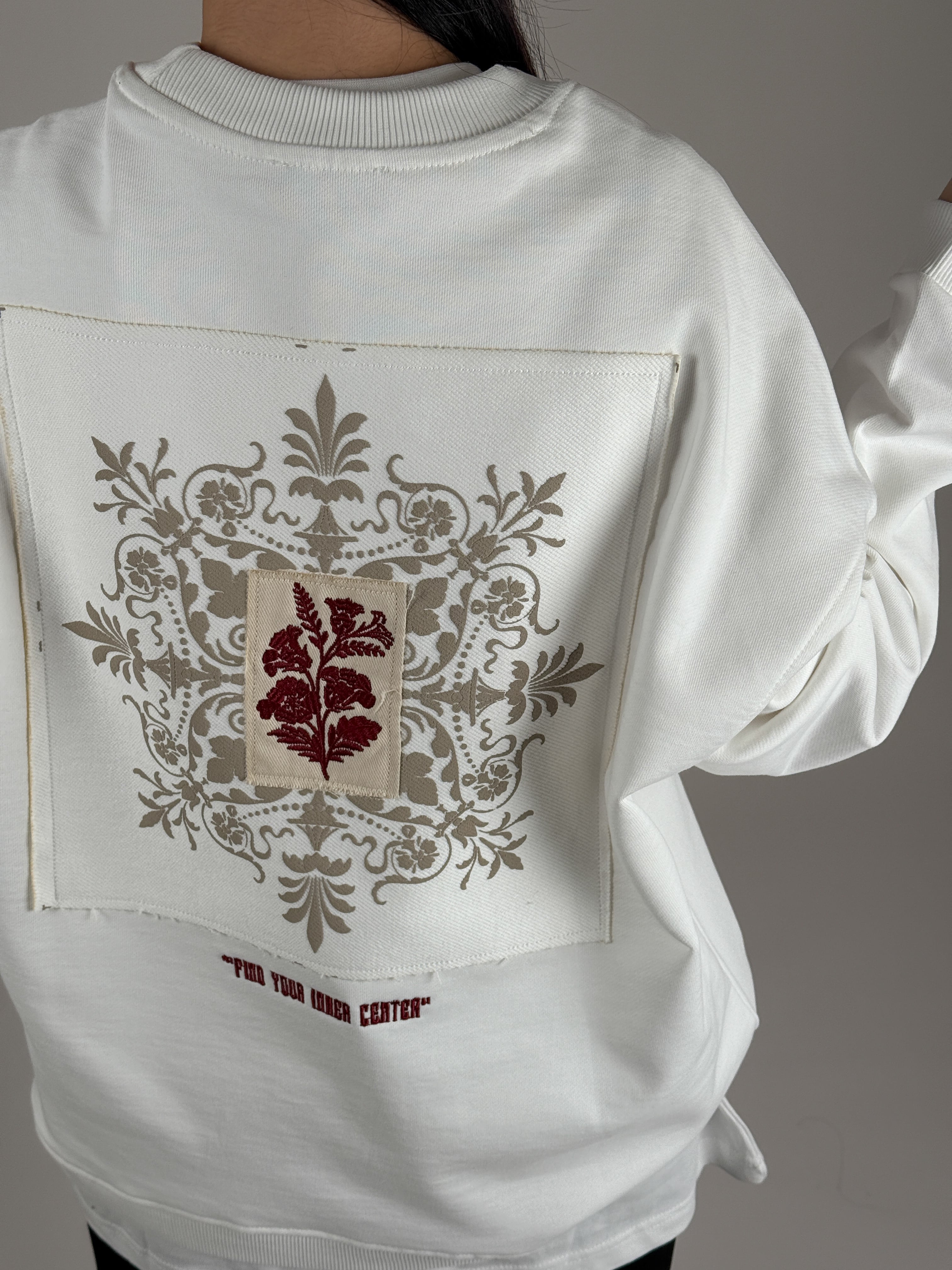 Etnik Desenli Beyaz Kadın Sweatshirt COC1092