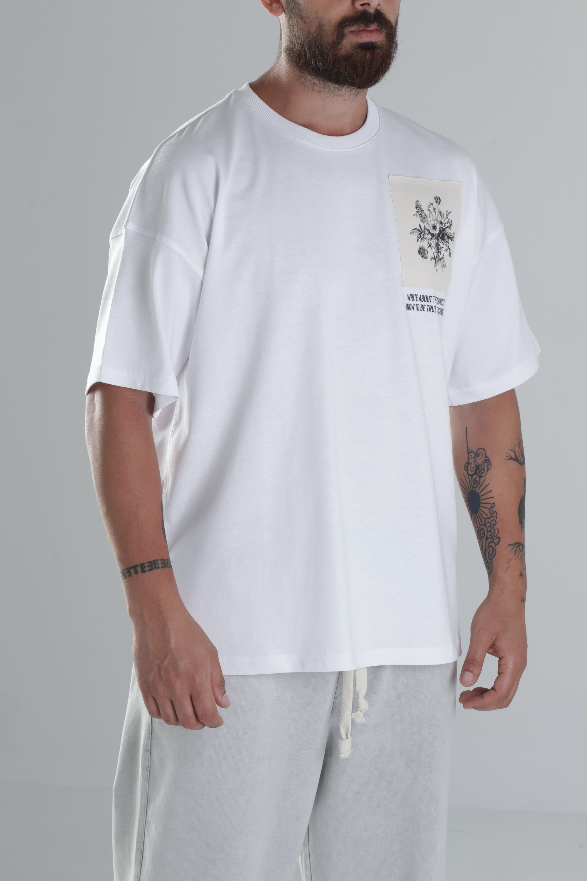 Halı Desenli Beyaz Tasarım T-Shirt COC1492