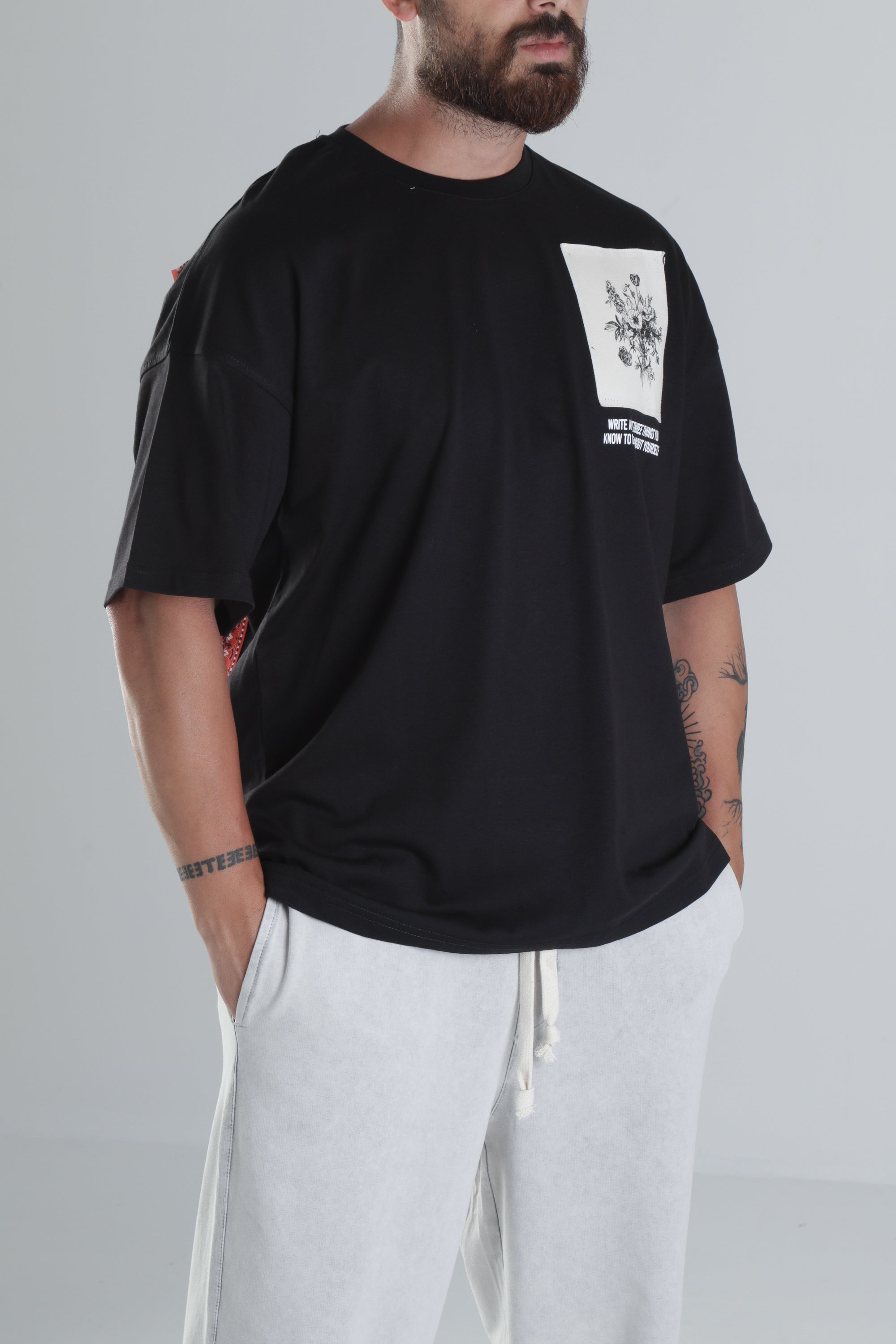 Halı Desenli Siyah Tasarım T-Shirt COC1493