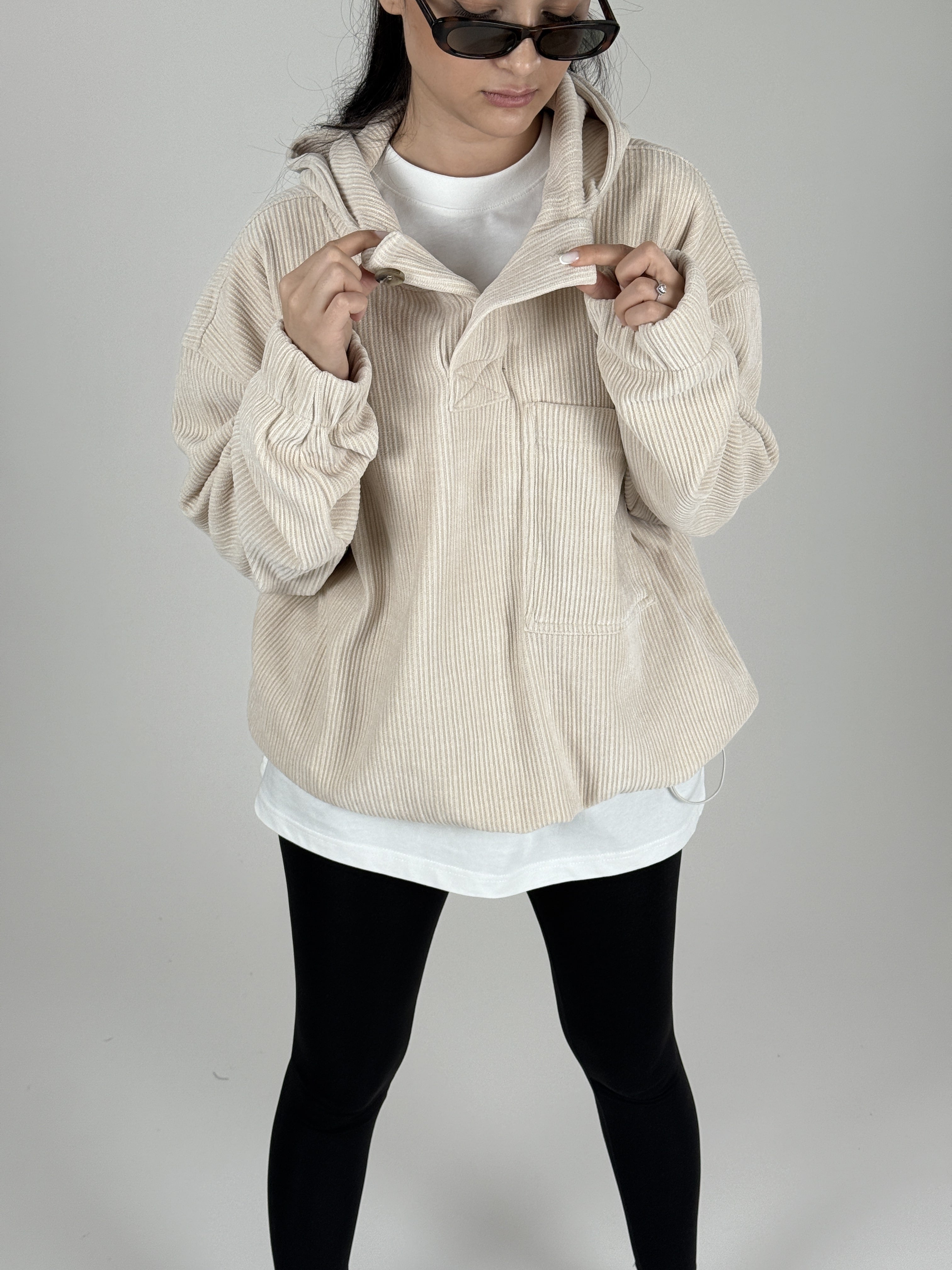 Kadife Dokulu Bej Oversize Kapüşonlu Kadın Sweatshirt COC1089