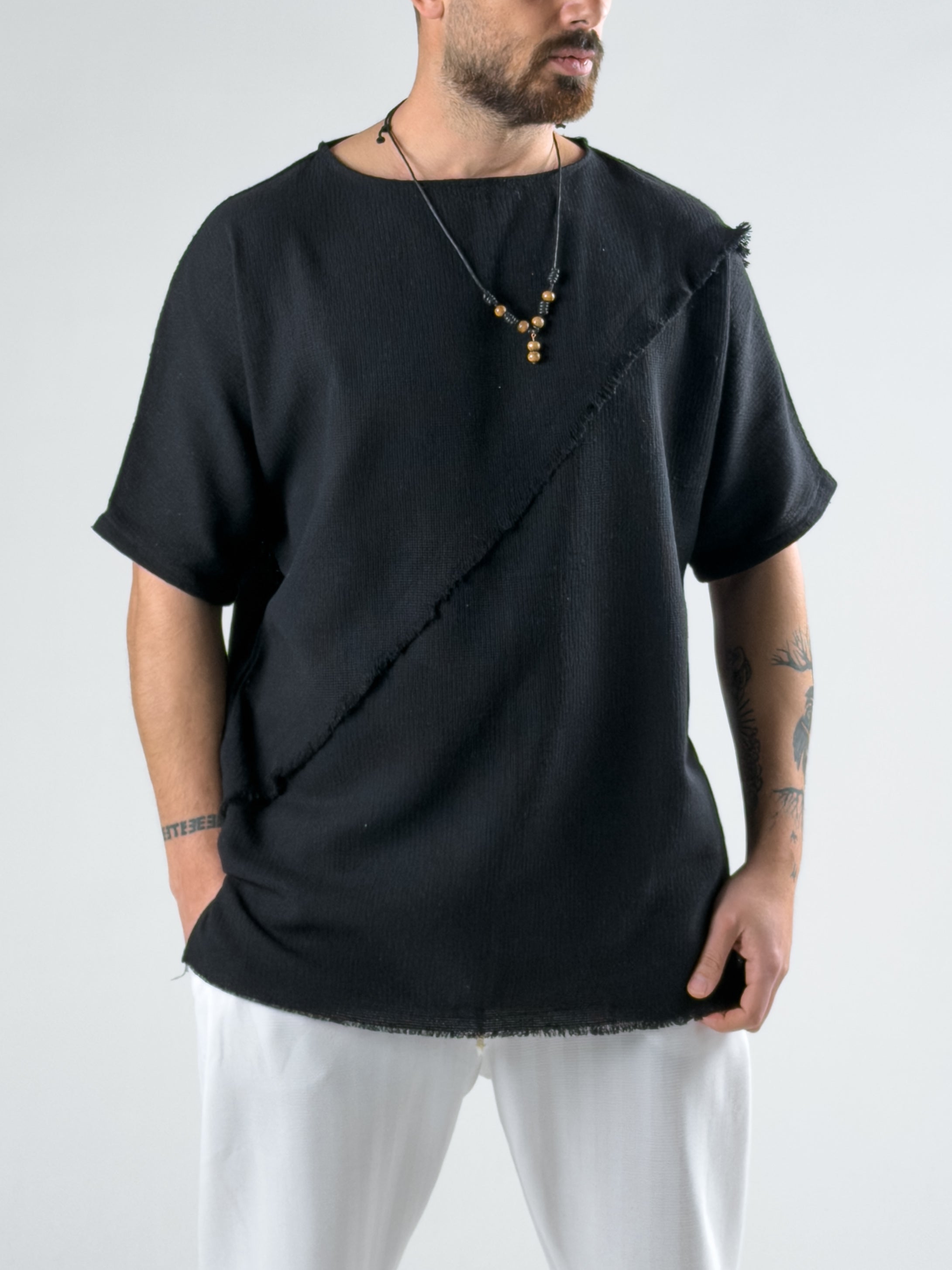 Püsküllü Siyah Buldan Kumaş T-Shirt COC2990