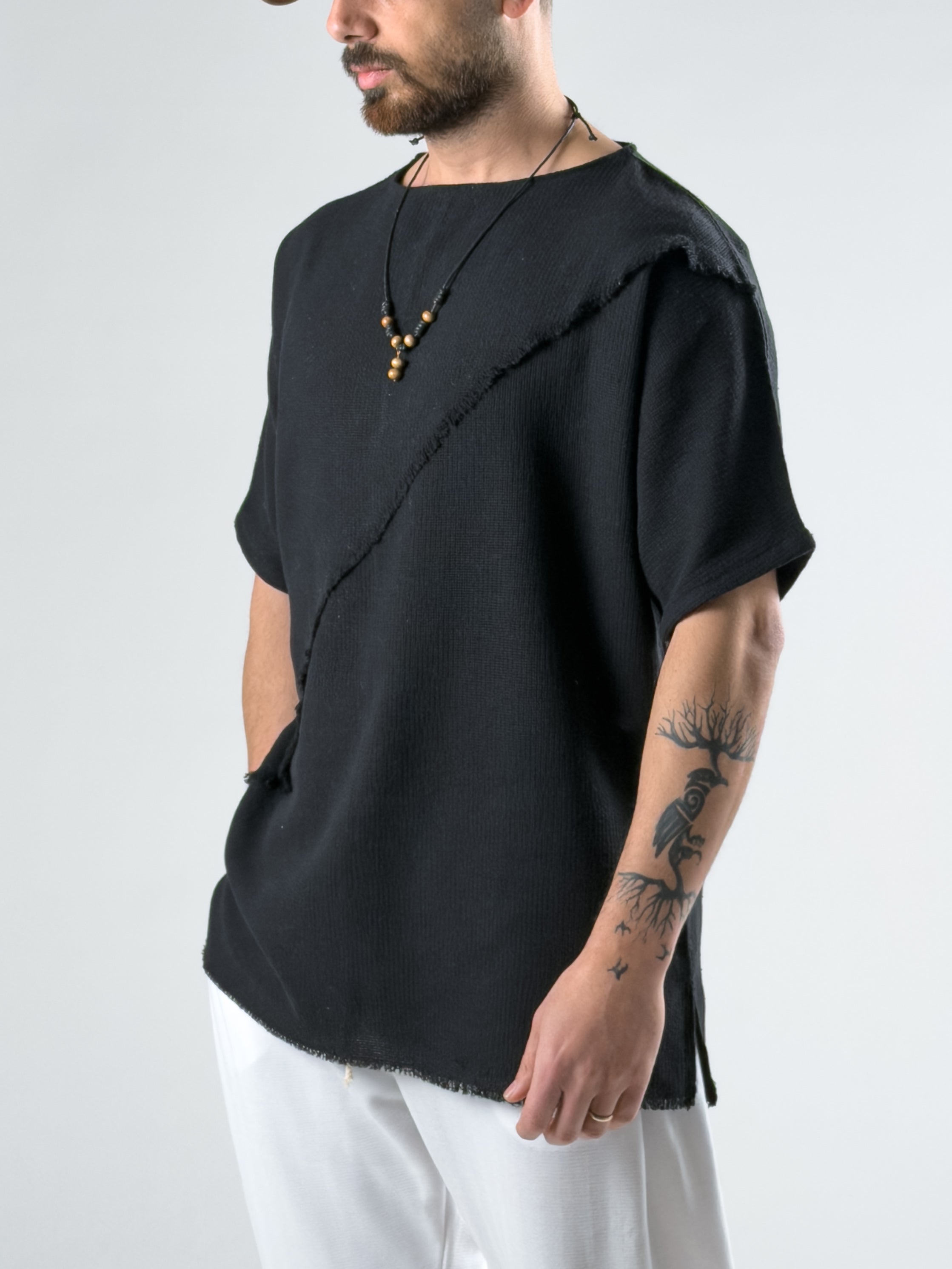 Püsküllü Siyah Buldan Kumaş T-Shirt COC2990
