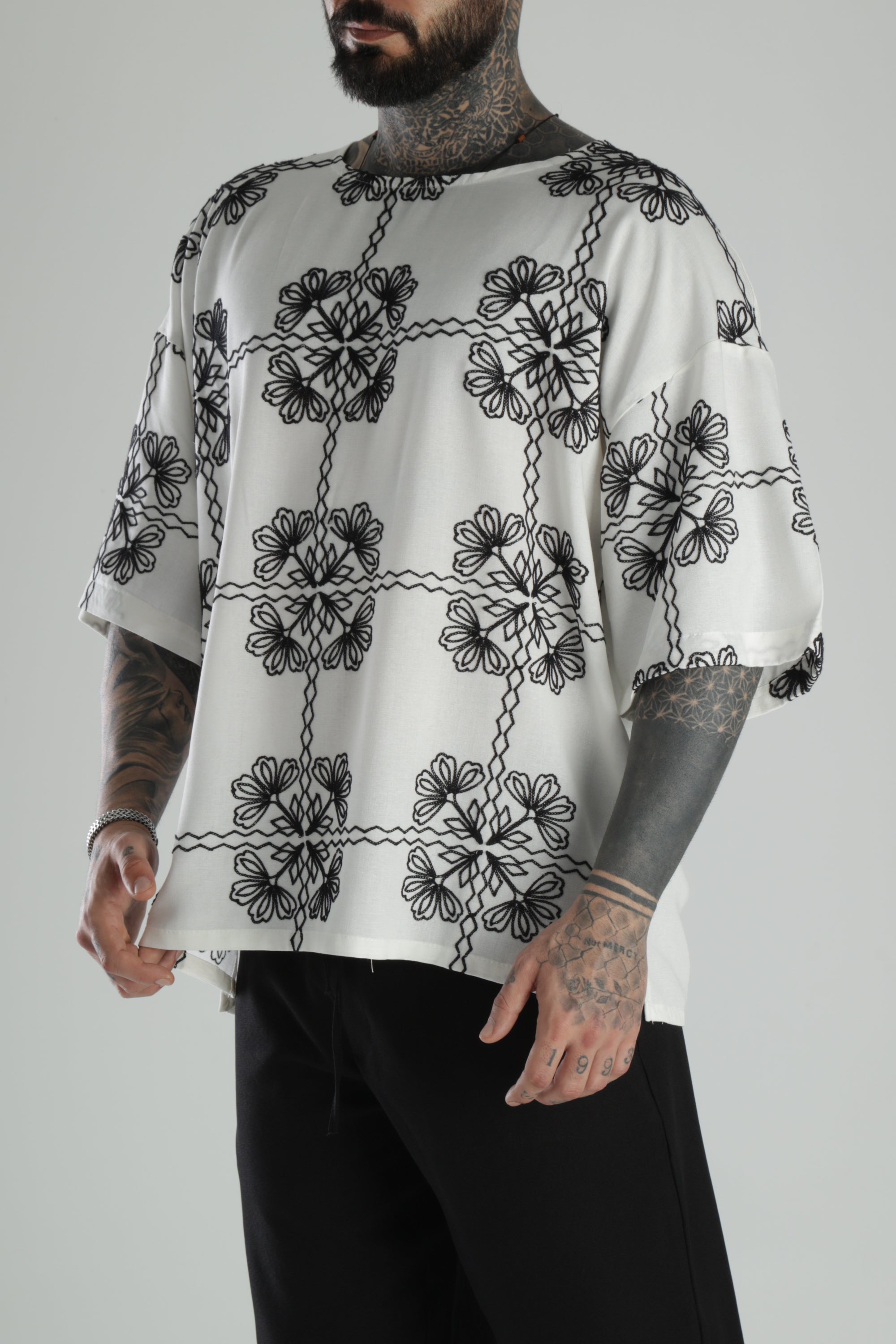 Siyah Nakış İşlemeli Oversize T-Shirt COC1475