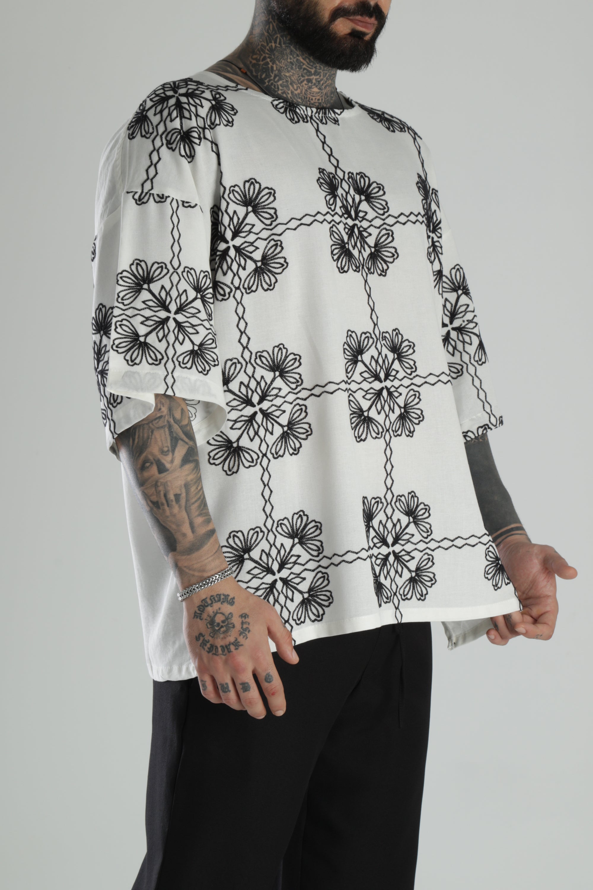 Siyah Nakış İşlemeli Oversize T-Shirt COC1475