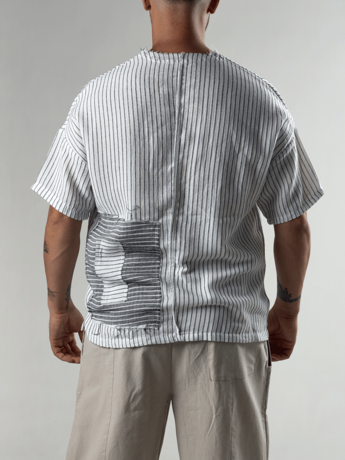 Beyaz Çizgili Patch Bohem Erkek T-Shirt COC3279