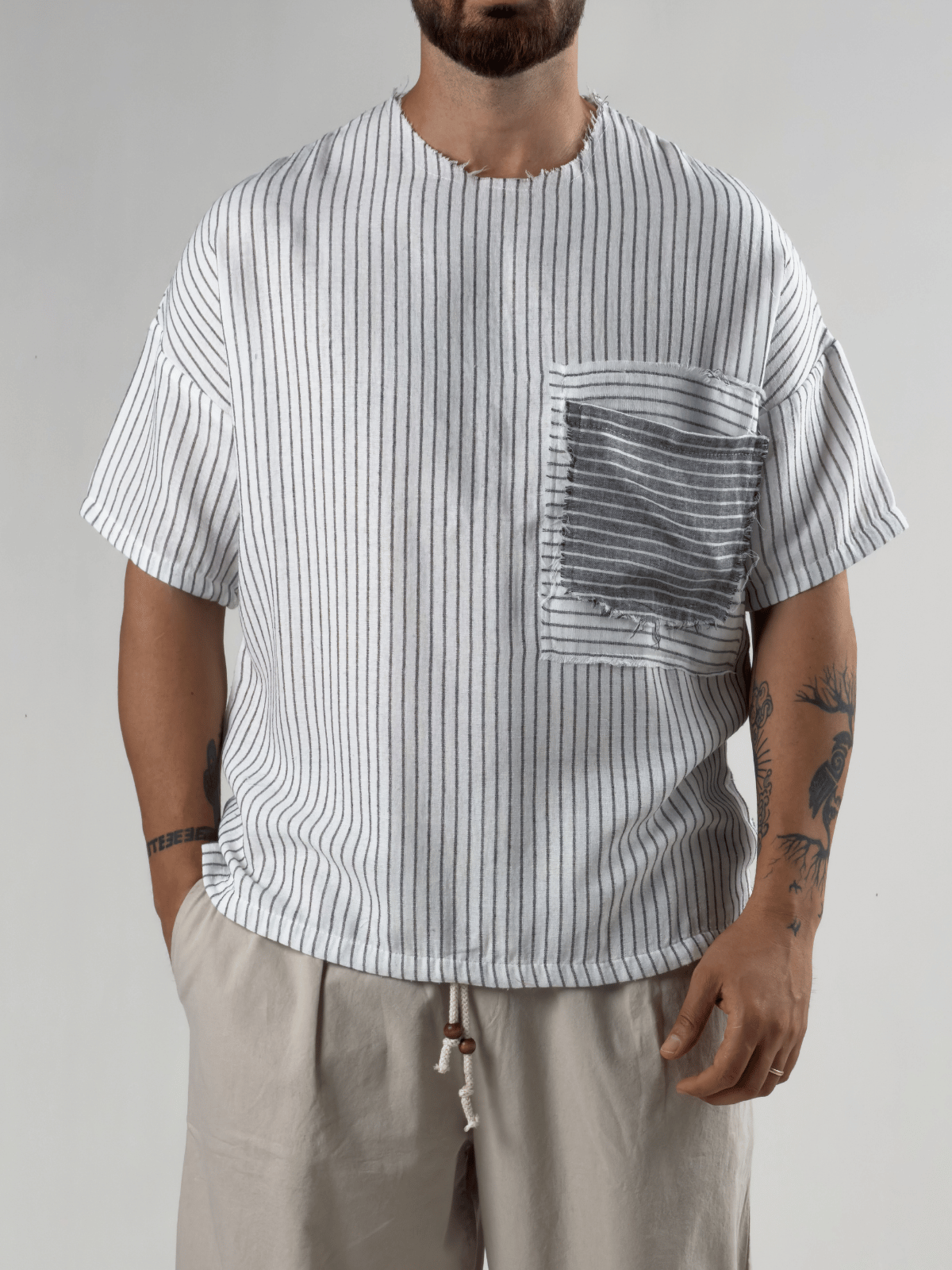 Beyaz Çizgili Patch Bohem Erkek T-Shirt COC3279