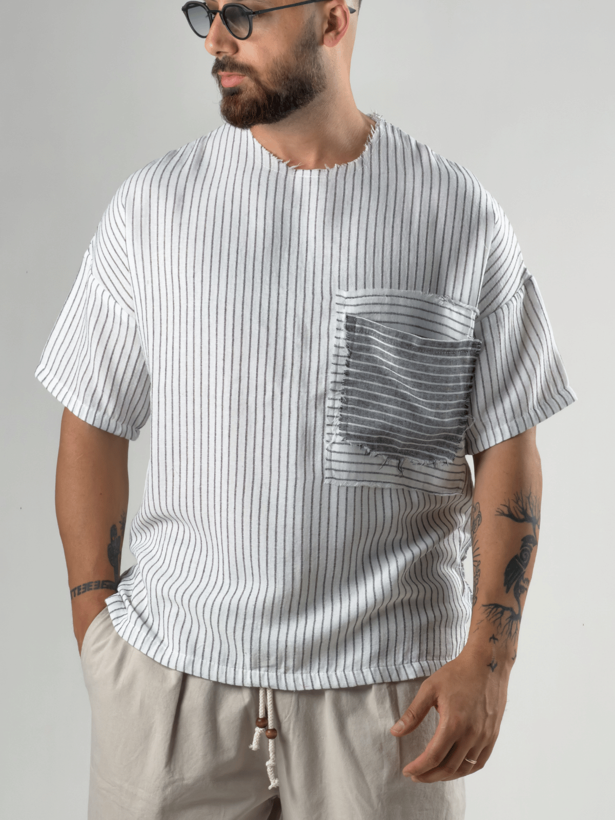 Beyaz Çizgili Patch Bohem Erkek T-Shirt COC3279
