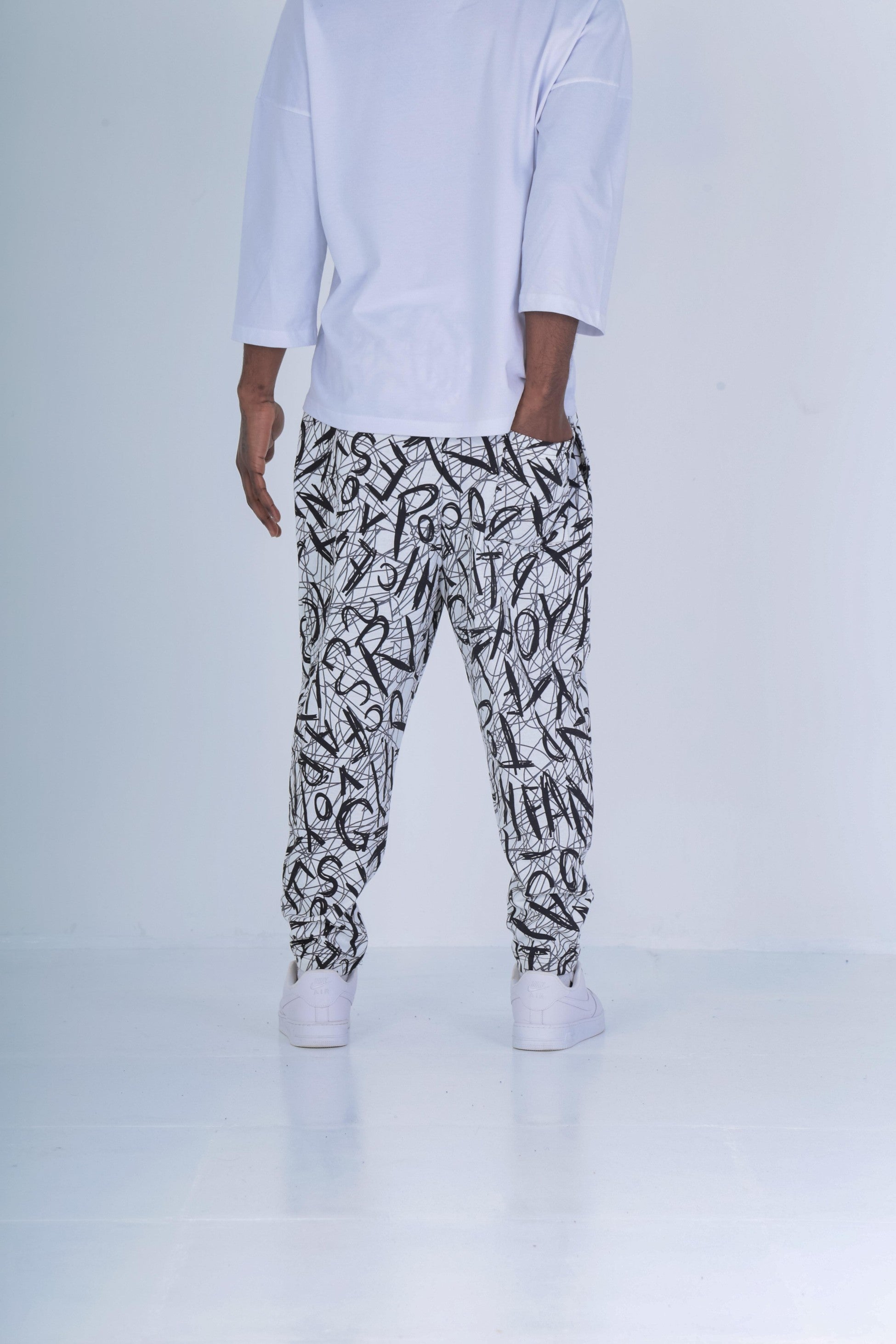 Beyaz - Siyah Grafiti Desenli Baget Pantolon COC1897