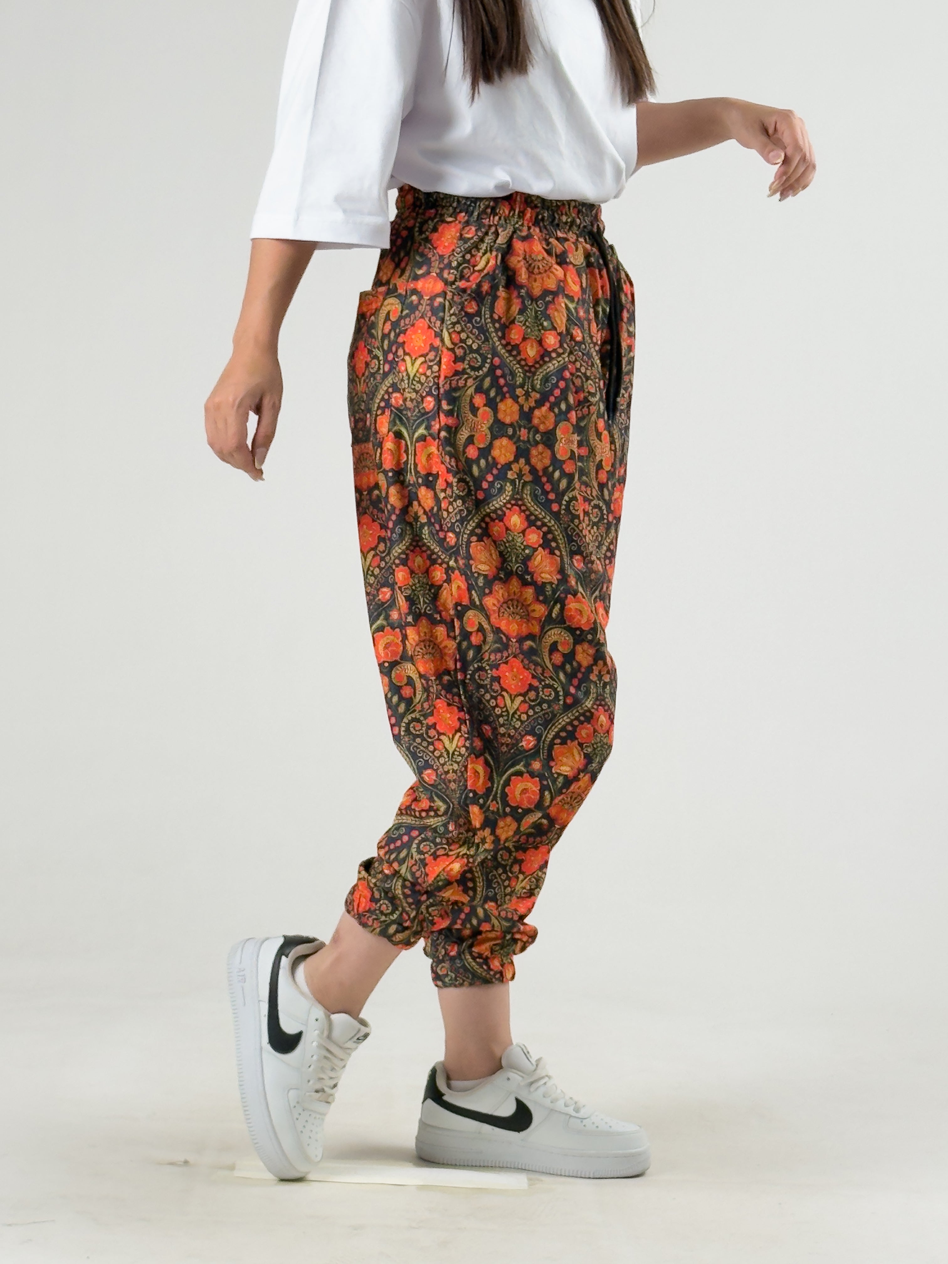 Çiçek Desenli Bürümcük Pileli Kadın Jogger Pantolon COC3307