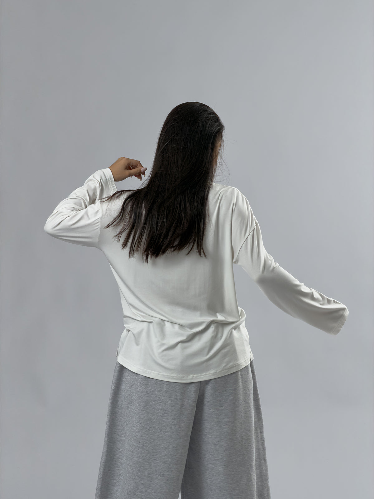 Ekru Bisiklet Yaka Basic Kadın Sweatshirt COC3543