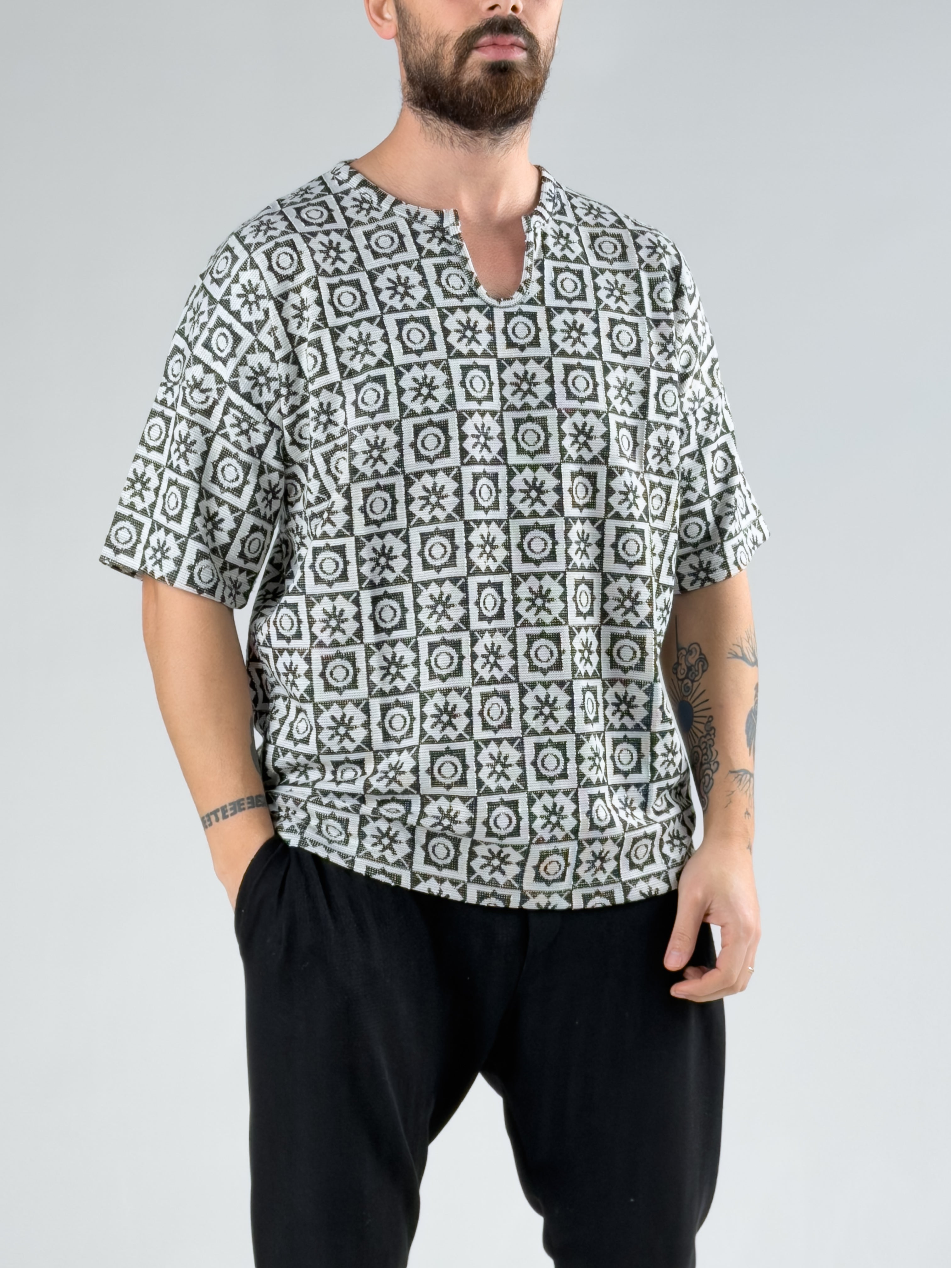 Etnik Desenli Gri Yarım Kol Erkek T-shirt COCK0050