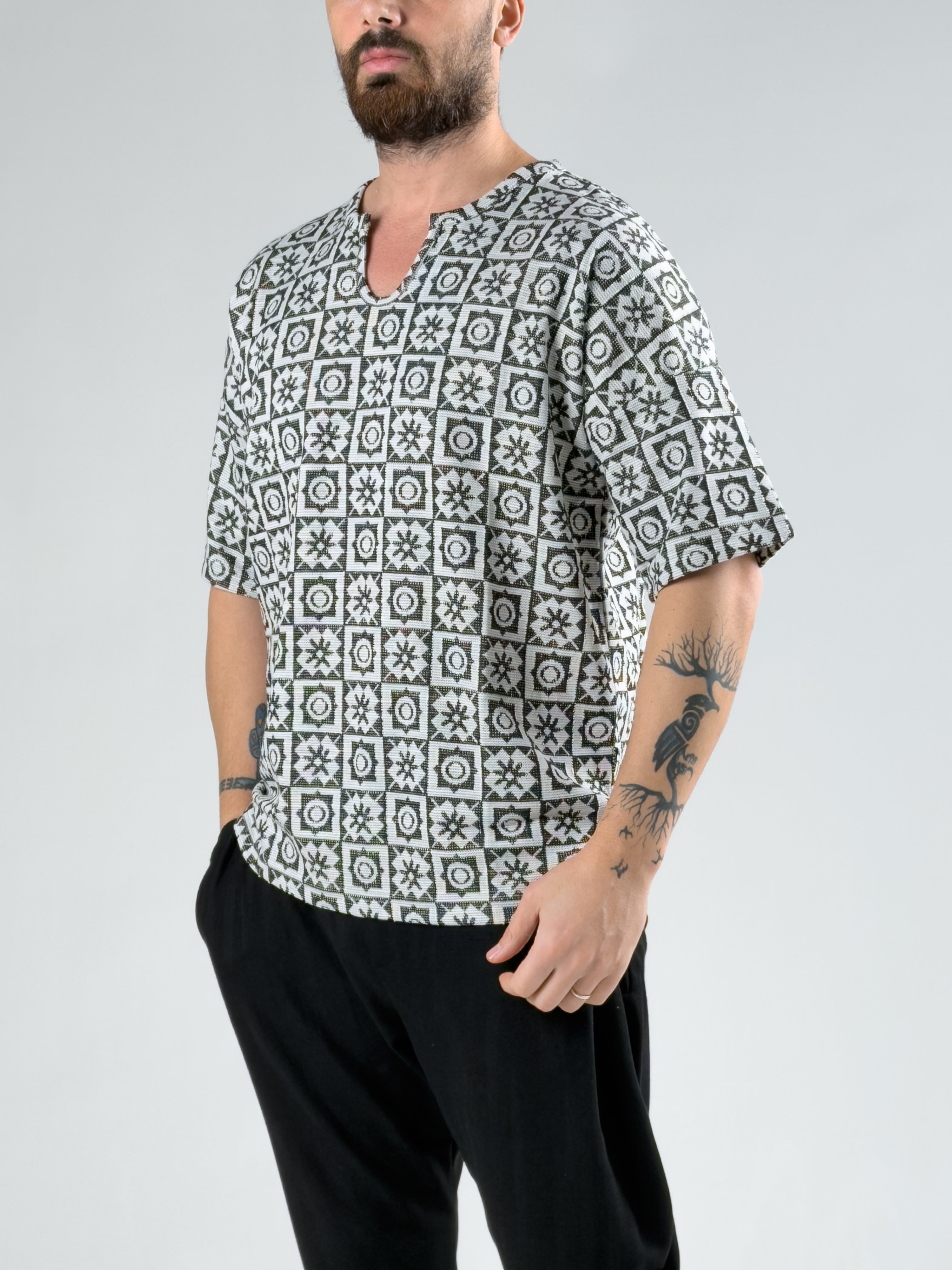 Etnik Desenli Gri Yarım Kol Erkek T-shirt COCK0050