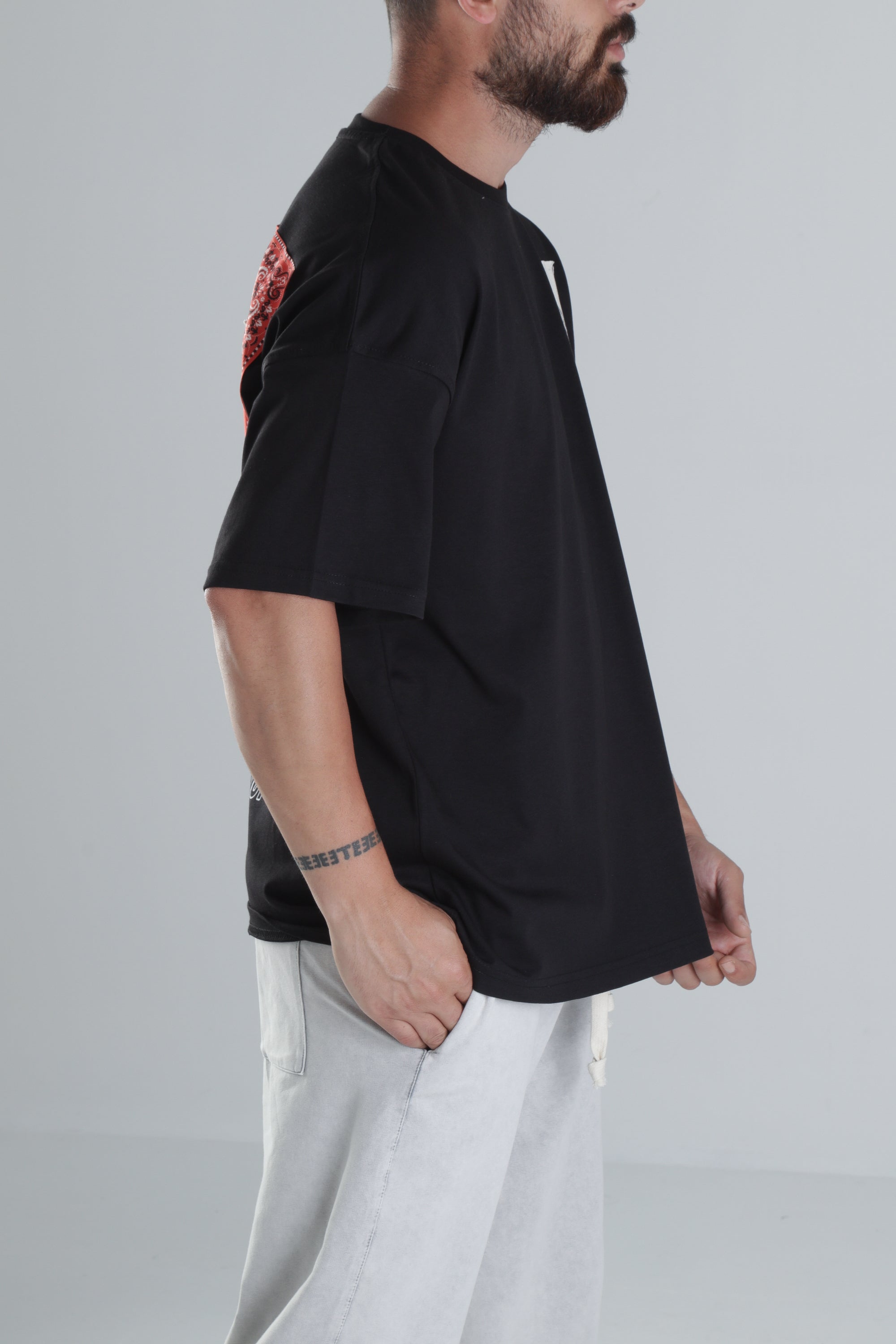 Halı Desenli Siyah Tasarım T-Shirt COC1493