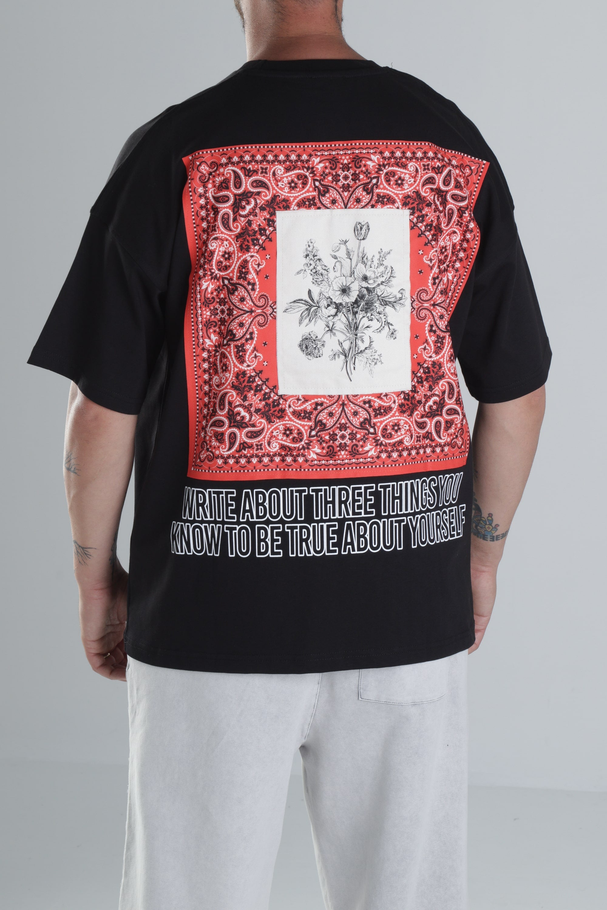 Halı Desenli Siyah Tasarım T-Shirt COC1493
