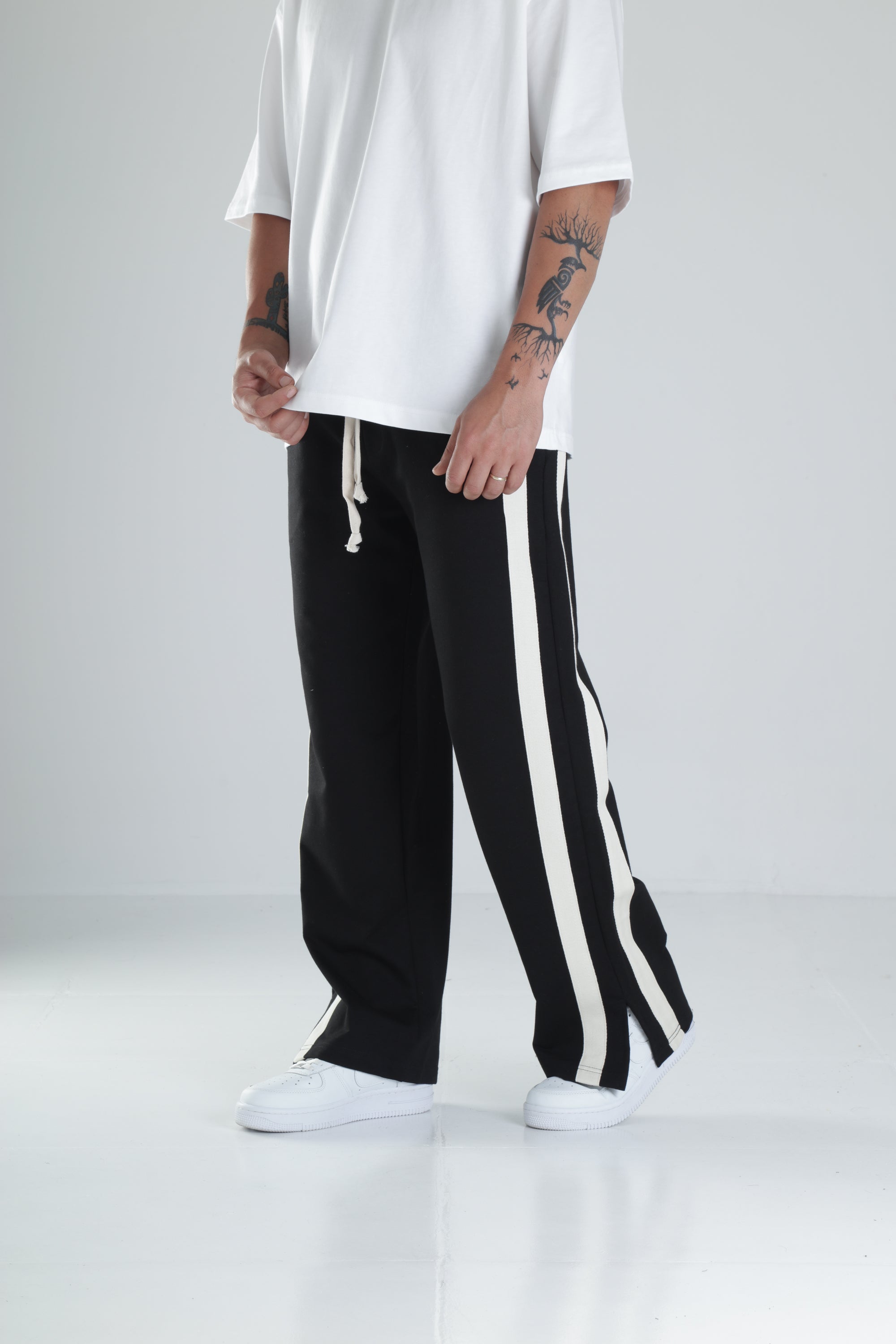 Şeritli Yırtmaç Detaylı Siyah Eşofman COC1500