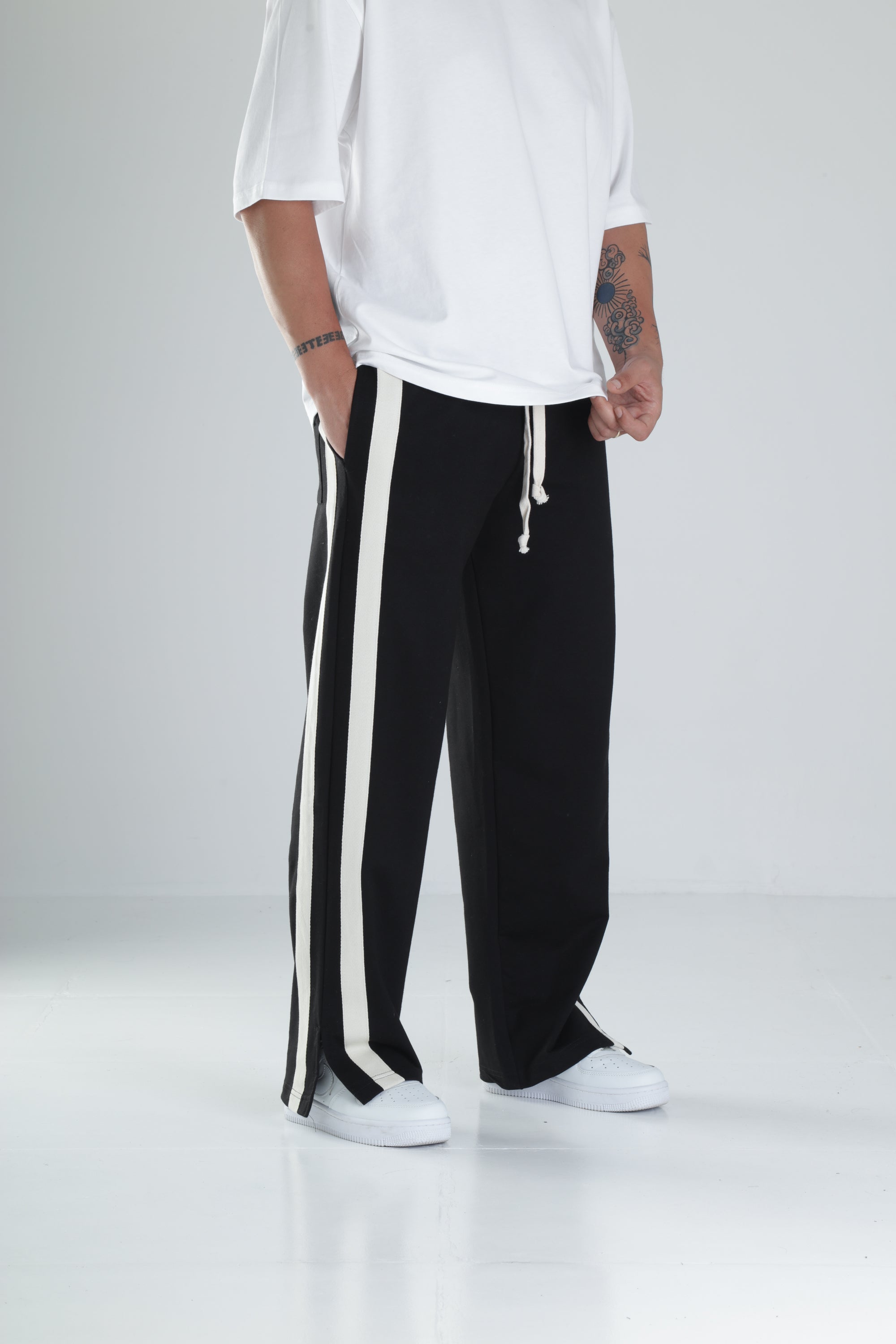 Şeritli Yırtmaç Detaylı Siyah Eşofman COC1500