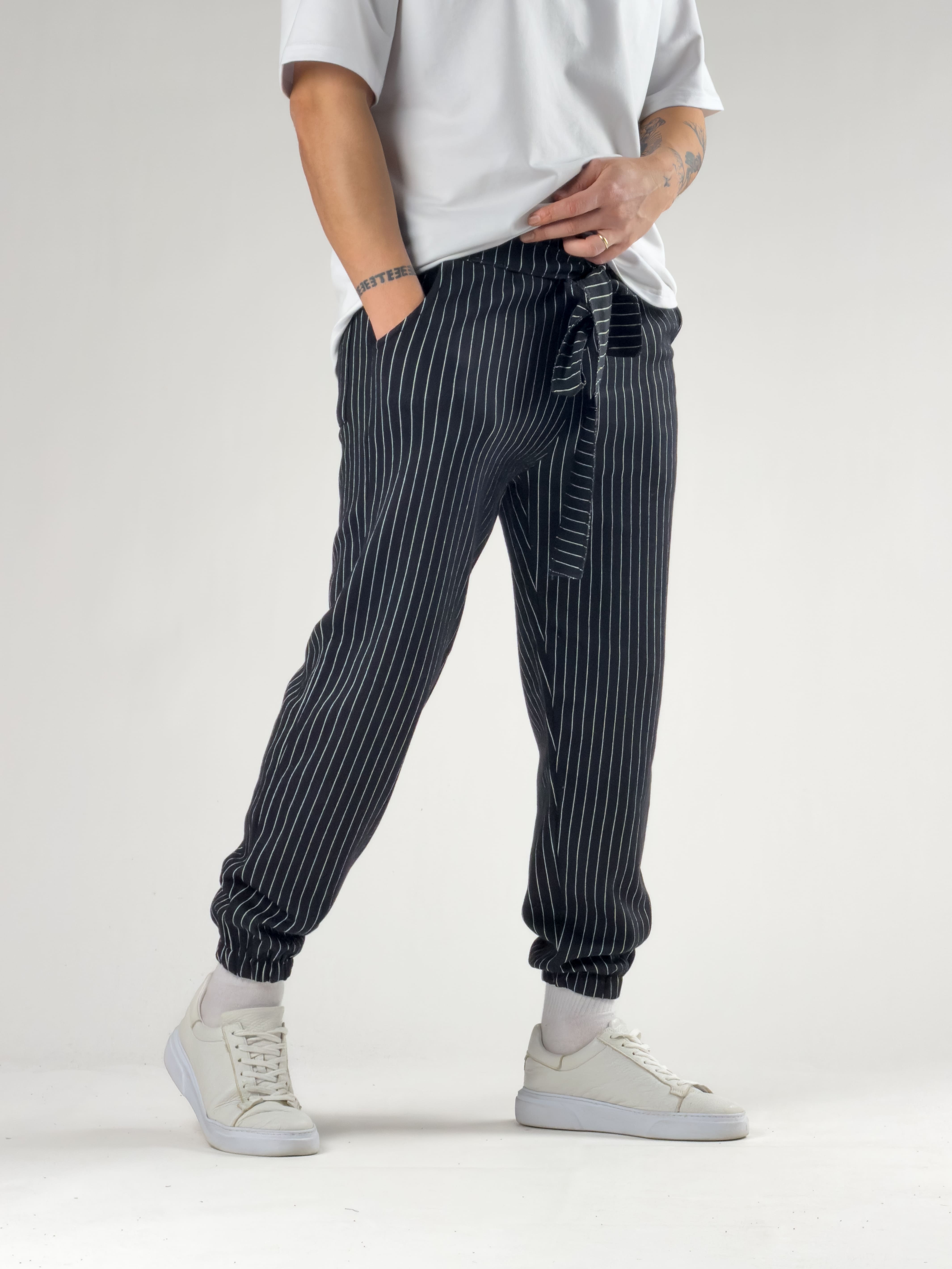 Siyah Çizgi Desenli Kemer Detaylı Jogger Pantolon COC2780