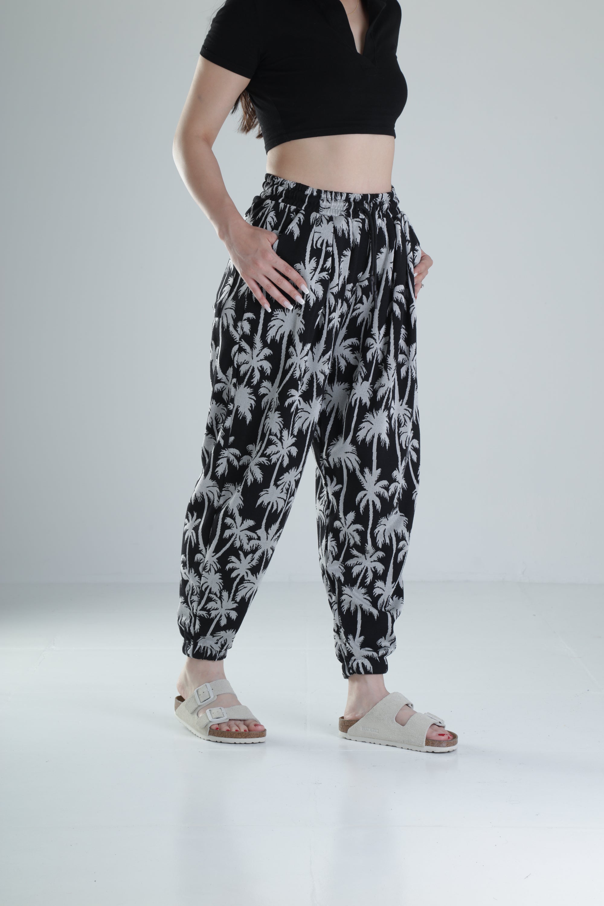 Siyah Palmiye Desenli Pileli Jogger COC1318